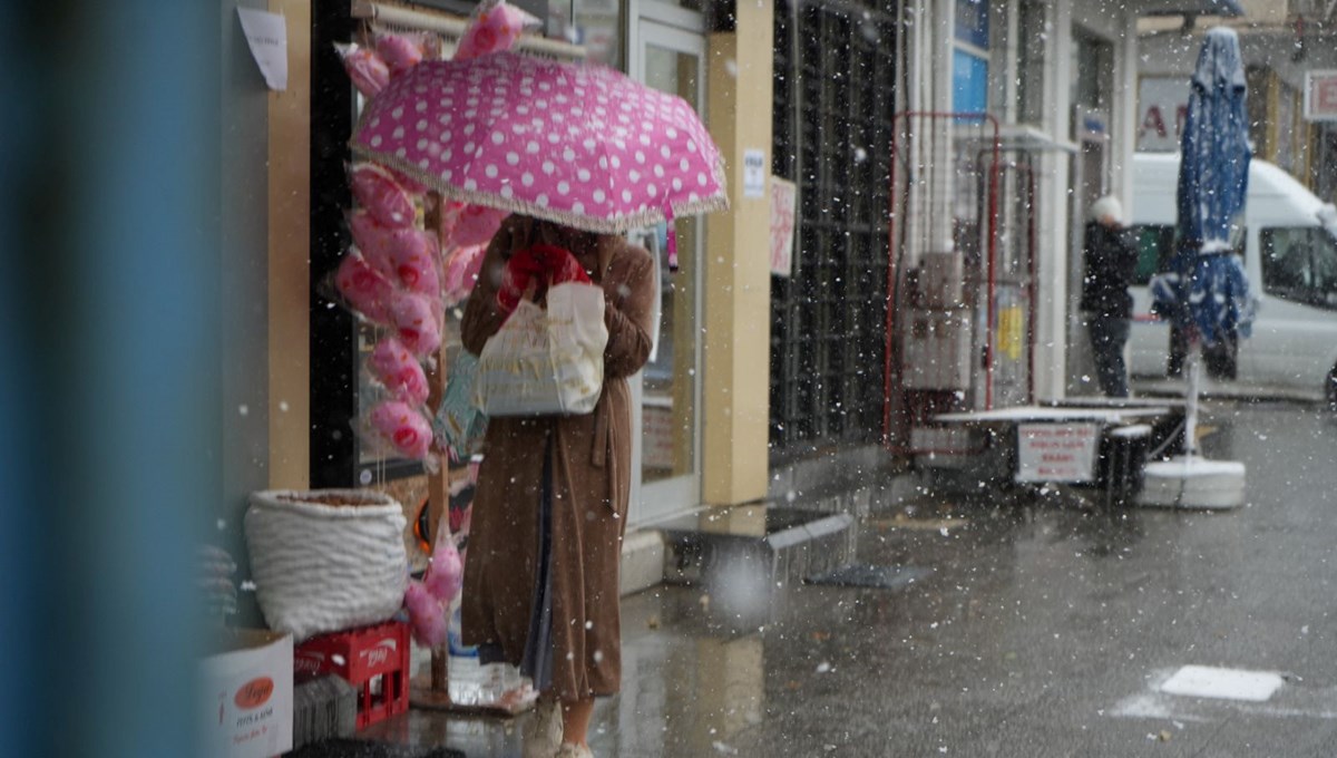 Hava sıcaklığının 10 derece birden düştü: Kar ve tipi etkili oldu