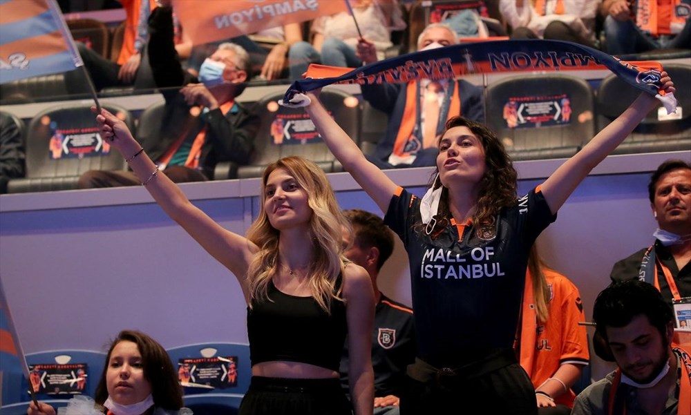 Medipol Başakşehir, şampiyonluk kupasını kaldırdı - 14