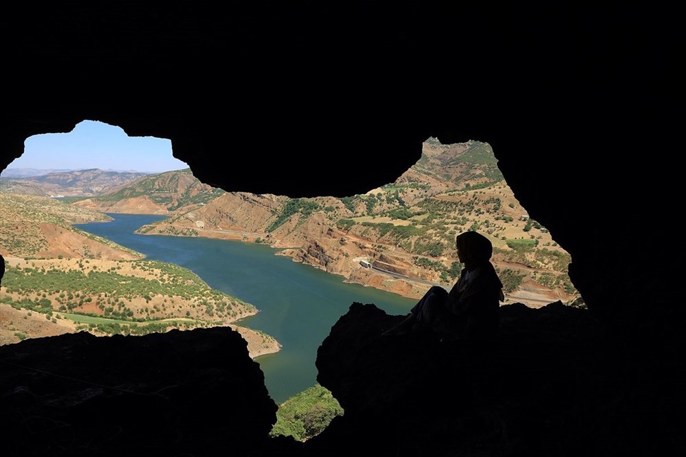 5 katlı 26 odalı mağaralar manzarasıyla büyülüyor: Bingöl Zağ Mağaraları