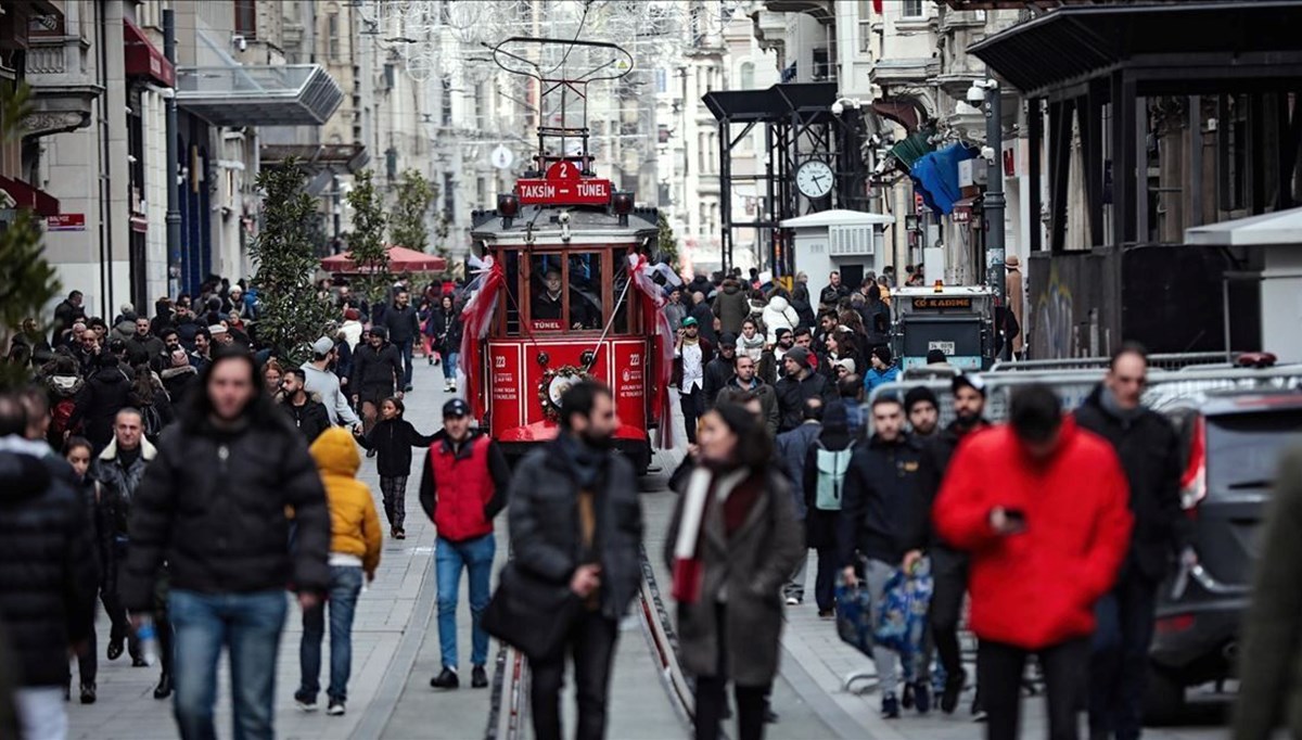 İstiklal Caddesi'nde yeni dönem: Havai elektrik hattı iptal edilecek