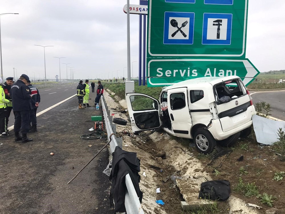 Çanakkale'de feci kaza: Anne ile oğlu öldü, baba ağır yaralı - 5