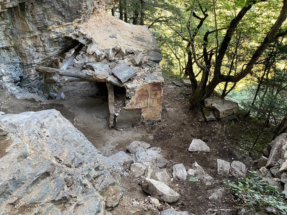 S�mela Manast�r� kayal�klar�ndaki 'sakl� �apeller' ziyarete a��lacak