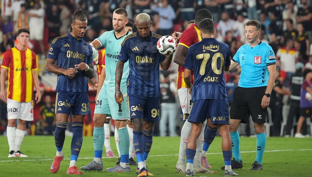 "Galatasaray uçuşta" (17 Ağustos spor manşetleri)