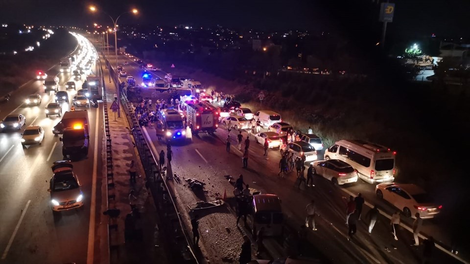 Gebze'de yolcu otobüsü devrildi: 1 ölü, 17 yaralı - 1