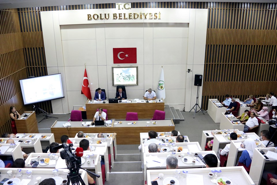 Bolu Belediye Başkanı Tanju Özcan'ın yabancıların faydalandığı bazı belediye hizmetlerine zam önergesi kabul edildi - 1