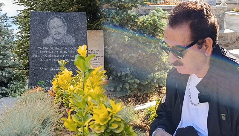İbrahim Tatlıses Neşet Ertaş'ın mezarına gitti