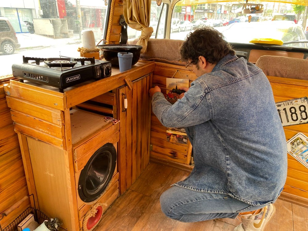 Zelzele sonrası Antakya'dan Eskişehir'e geldiği minibüsü karavana çevirdi 76