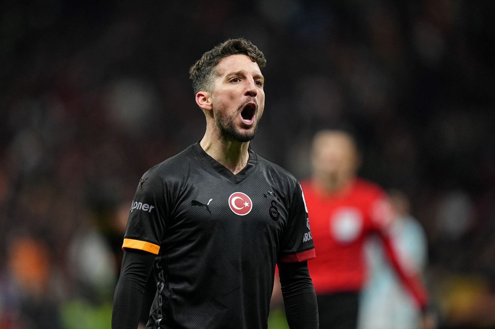 Mertens Galatasaray'a veda ediyor: Dünyaca ünlü teknik direktörün yanında hocalığa ilk adım! - 2
