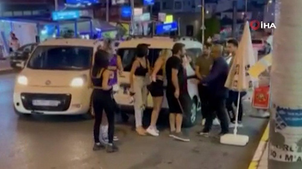 Esenyurt’ta TikTok fenomenlerinin laf atma kavgası - 2