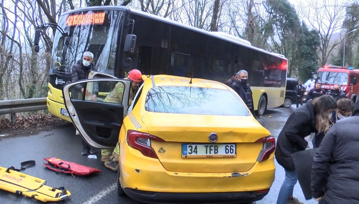 Sarıyer'de taksi ile İETT otobüsü kafa kafaya çarpıştı
