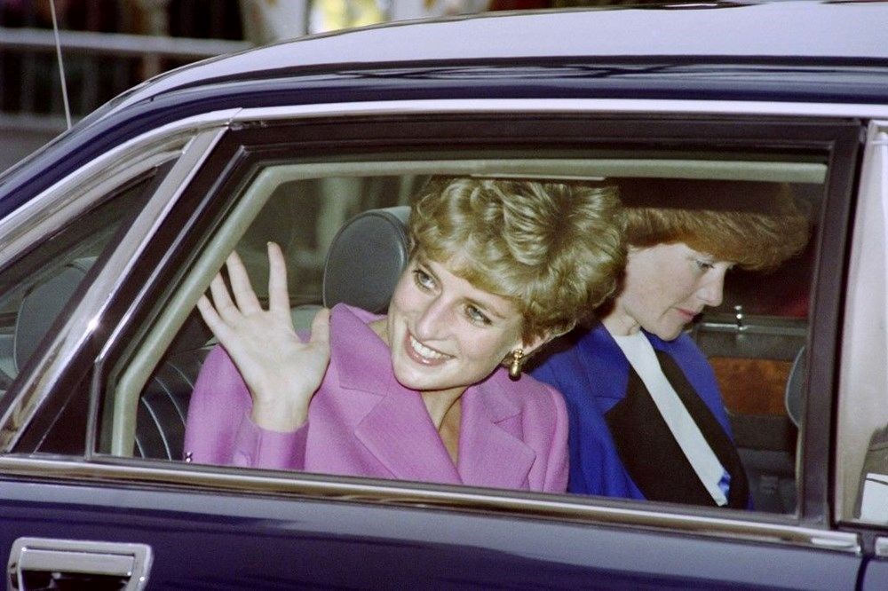 Prenses Diana’nın elbisesi 11,4 milyon liraya satıldı - 5