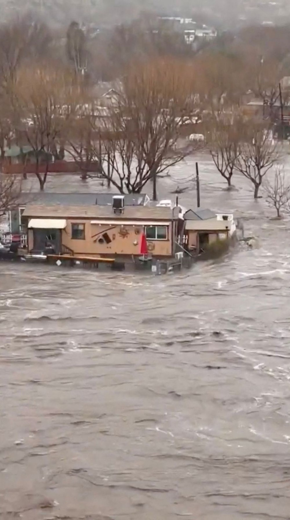 California'da sel: 14 kişi hayatını kaybetti - 9