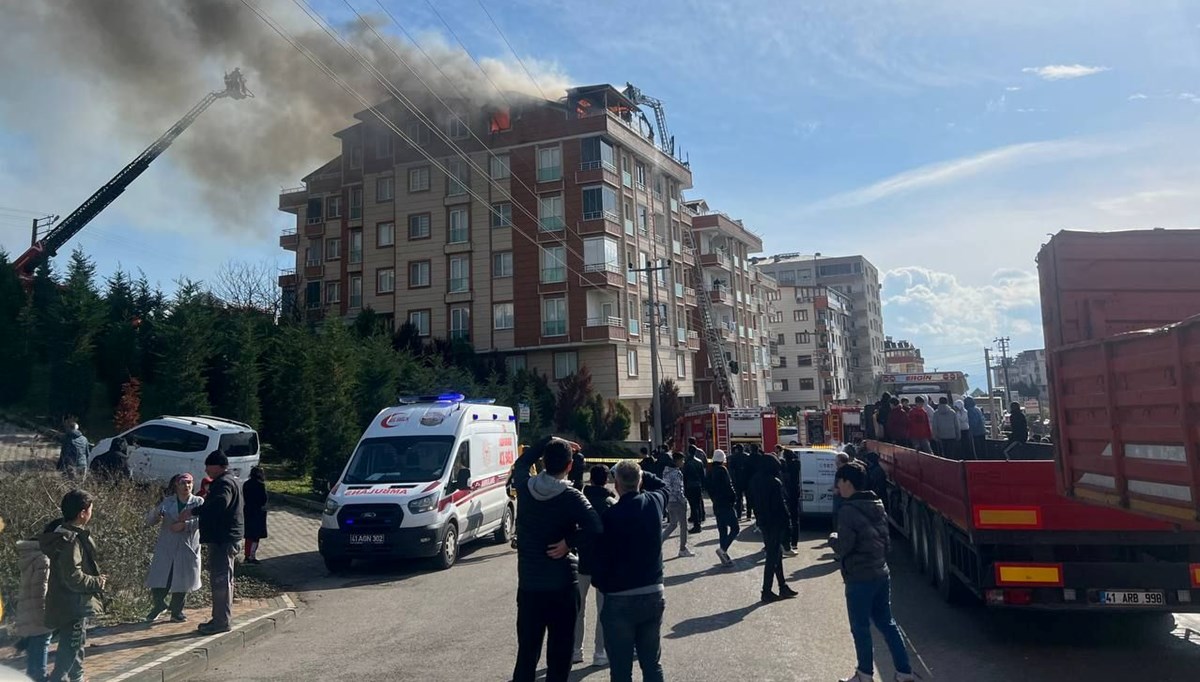 Kocaeli'de 6 katlı binada yangın Kocaeli'de 6 katlı binada yangın