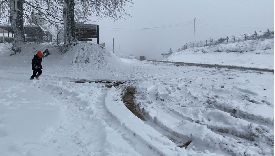 Domaniç'te kar yağışı - Son Dakika Türkiye Haberleri | NTV Haber