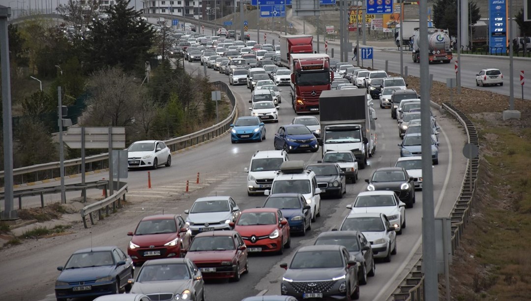 Kırıkkale ve Düzce'de bayram dönüşü trafiği