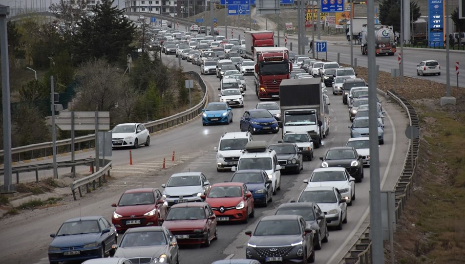 Kırıkkale ve Düzce'de bayram dönüşü trafiği