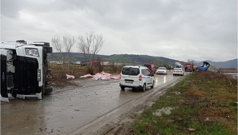 Samsun'da TIR'lar kafa kafaya çarpıştı: Ölü ve yaralılar var