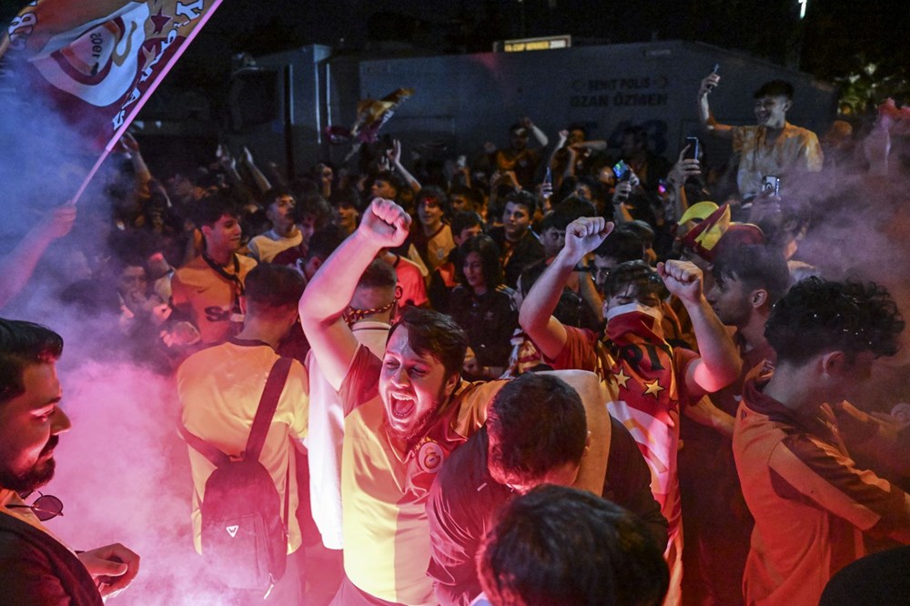 Galatasaray şampiyon oldu taraftar sokağa döküldü - 14