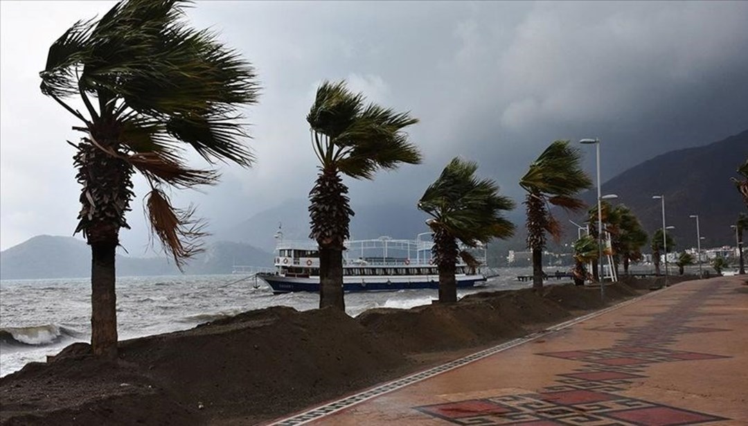 Meteorolojiden batı bölgeleri için kuvvetli rüzgar ve fırtına uyarısı