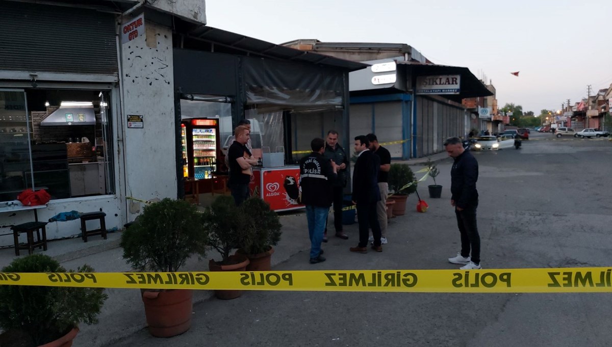 Çay ocağında silahlı saldırıya uğrayan bir kişi hayatını kaybetti Çay ocağında silahlı saldırıya uğrayan bir kişi hayatını kaybetti