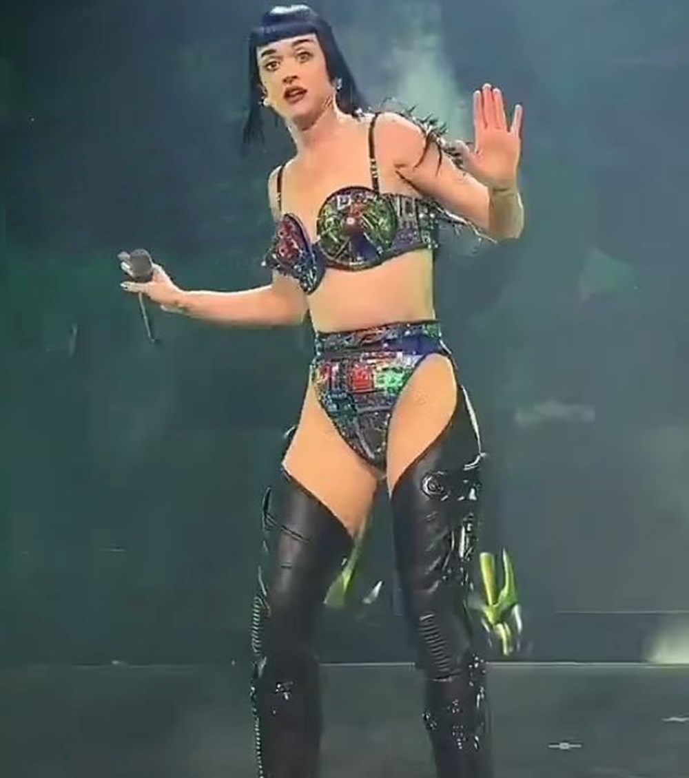 Katy Perry'nin dansı alay konusu oldu 72 xQYEUTxBdkmnghMUgnI RA