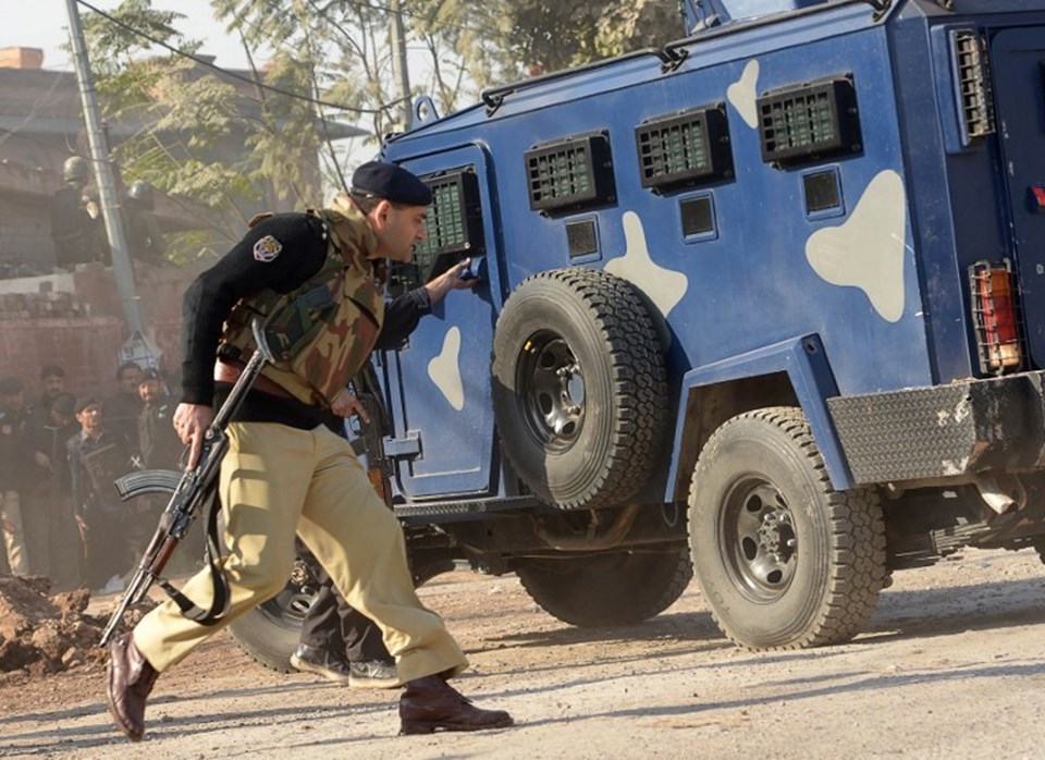 Pakistan'da üniversite yurduna saldırı: 9 ölü - 1