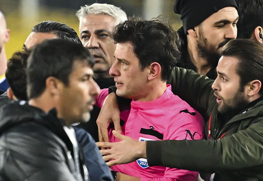 MKE Ankaragücü Kulübü Başkanı Faruk Koca hakem Halil Umut Meler'e yumruk attı - 17