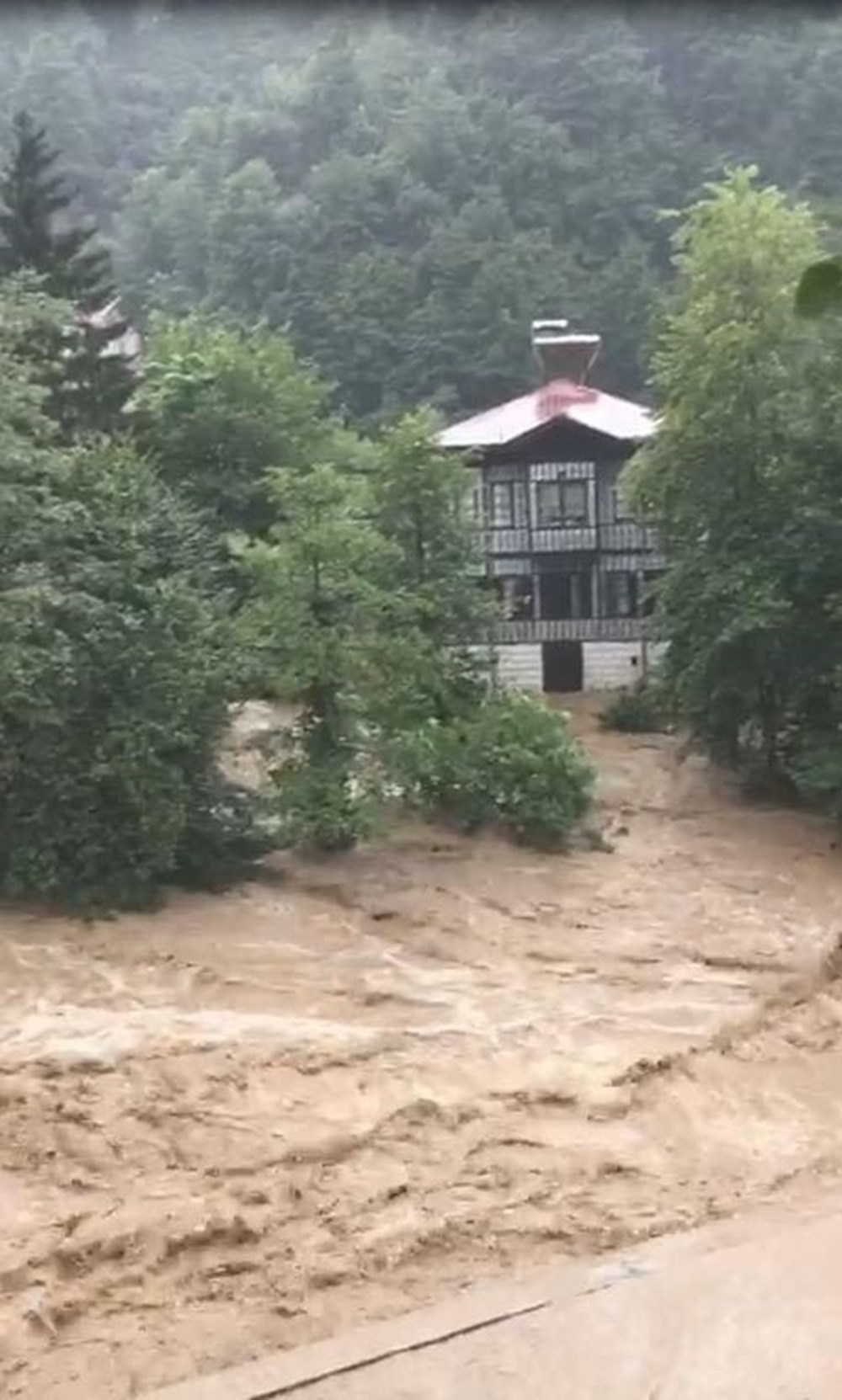 Do�u Karadeniz yine sele teslim!