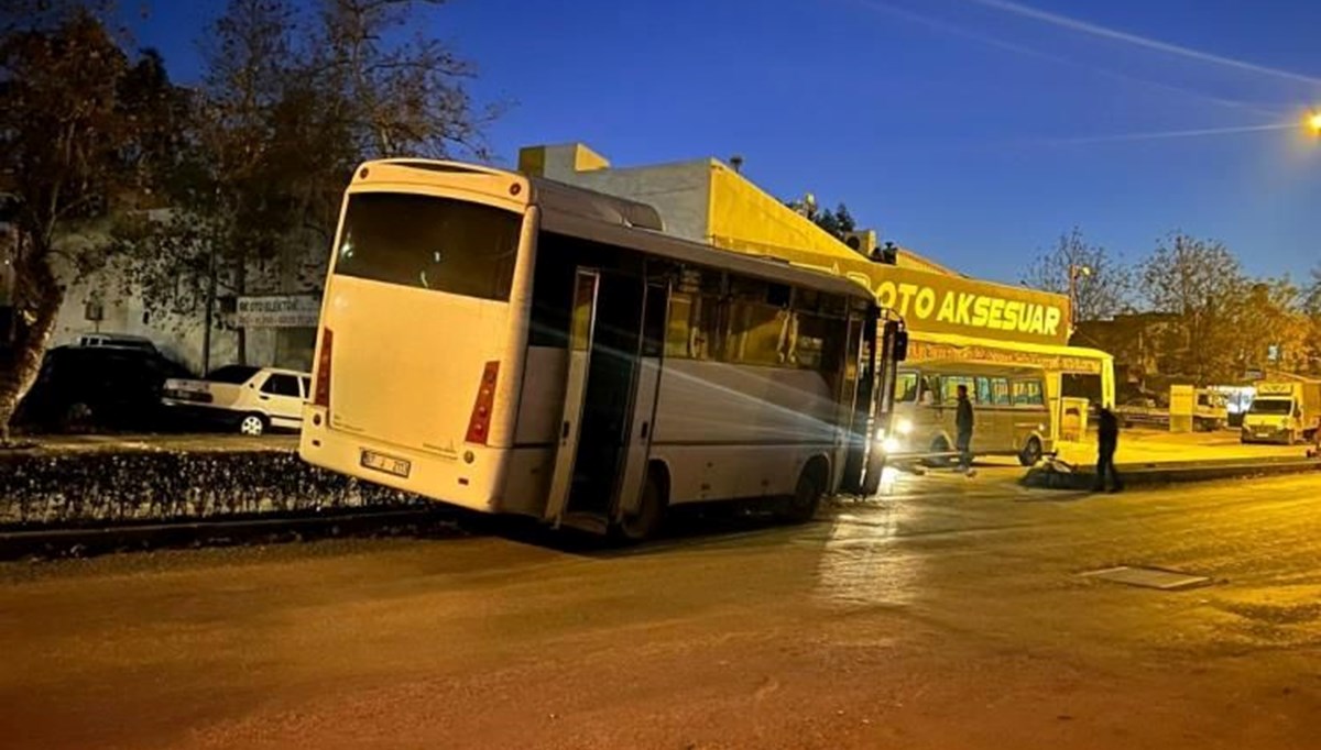 Sürücüsü hapşıran minibüs kaza yaptı