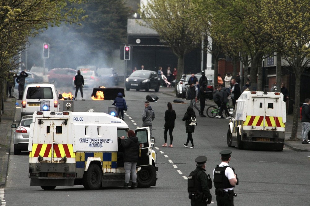 Kuzey İrlanda'daki şiddet olayları yeniden başladı - 3