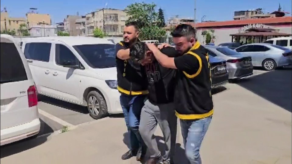 Yolda yürürken 700 bin TL'lik altınlarından oldu - 1