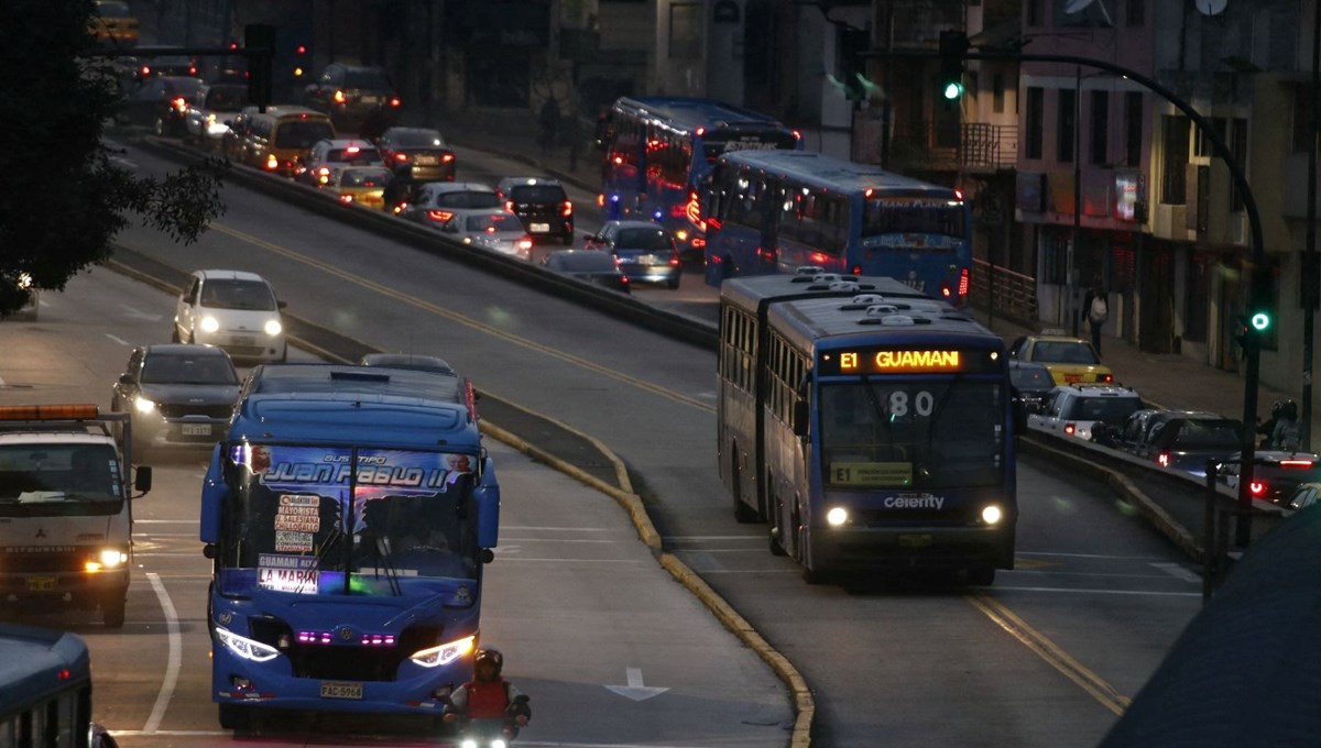 Ülke karanlığa gömüldü! 18 milyon kişi elektriksiz kaldı Ülke karanlığa gömüldü! 18 milyon kişi elektriksiz kaldı