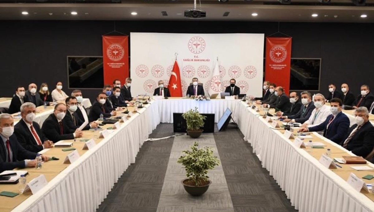 Sağlık Bakanı Koca: Ülkemizde vakaların yaklaşık yüzde 40'ı İstanbul'da Sağlık Bakanı Koca: Ülkemizde vakaların yaklaşık yüzde 40'ı İstanbul'da