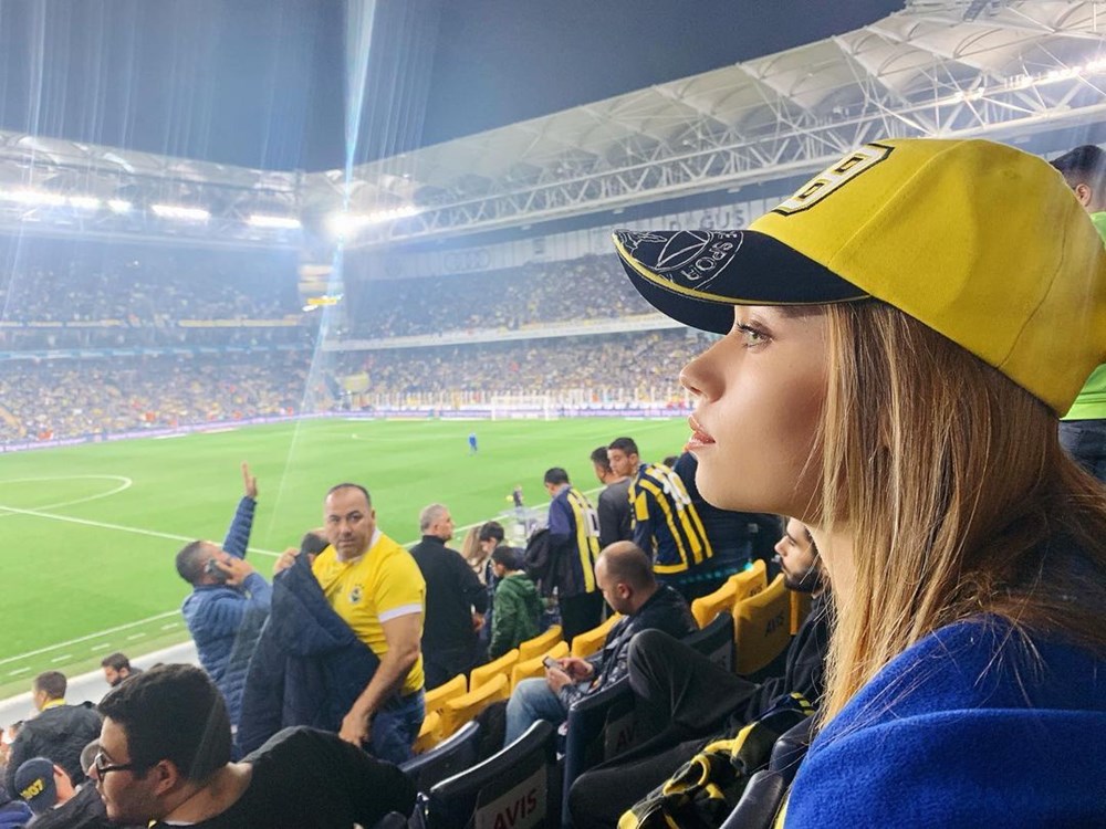 Afra Saraçoğlu: Maddi sıkıntı beni erken olgunlaştırdı - 8