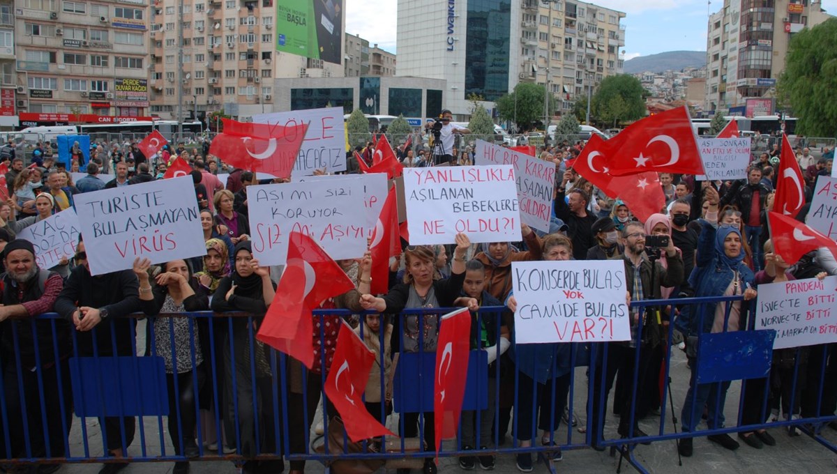 Covid-19 aşısı karşıtları, İzmir'de miting düzenledi Covid-19 aşısı karşıtları, İzmir'de miting düzenledi