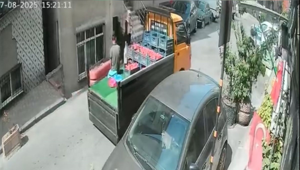 Seyyar satıcı, müşterisine kamyonetle çarptı