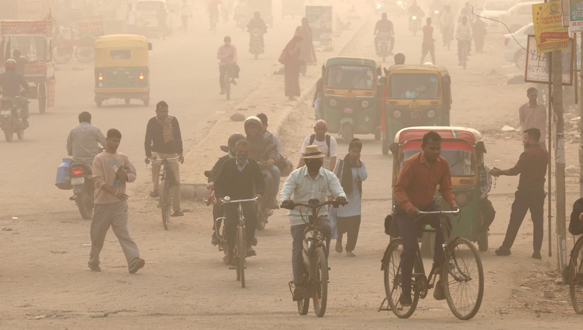 Yeni Delhi'de hava kirliliği okulları kapattı