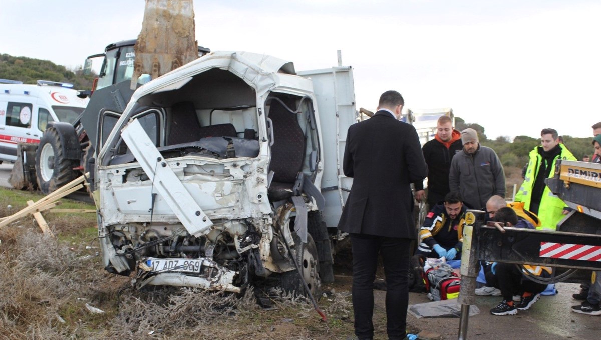 Çanakkale'de iki kamyonet çarpıştı: 1 ölü, 1 yaralı