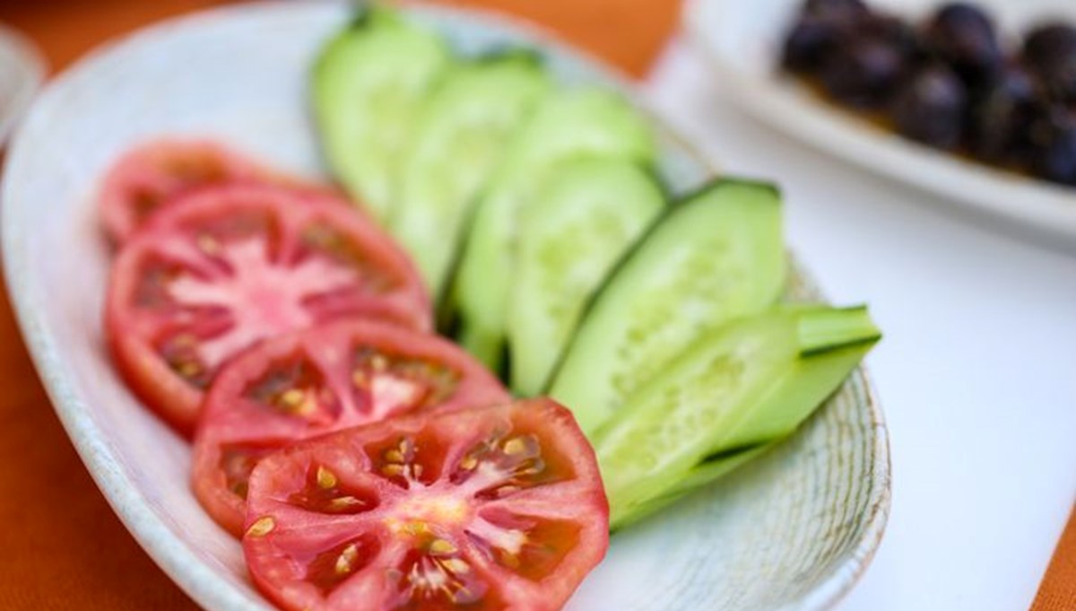 Domates ve salatalığı aynı anda yemeğin! Meğer yavaş yavaş organları zehirliyormuş Domates ve salatalığı aynı anda yemeğin! Meğer yavaş yavaş organları zehirliyormuş