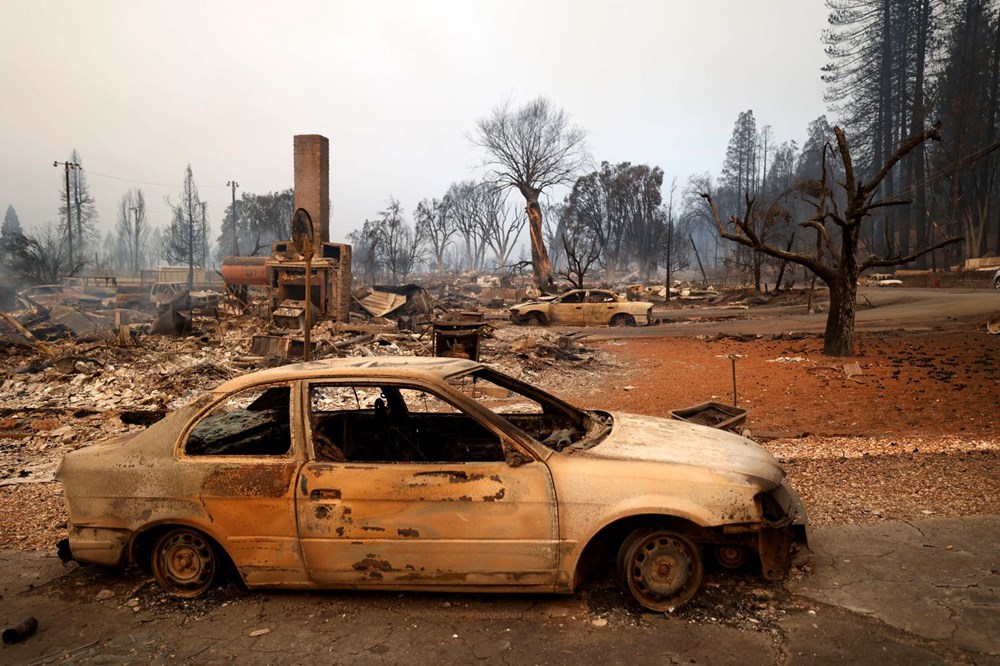 ABD'nin California eyaletindeki yangında bir kasaba yok oldu - 16