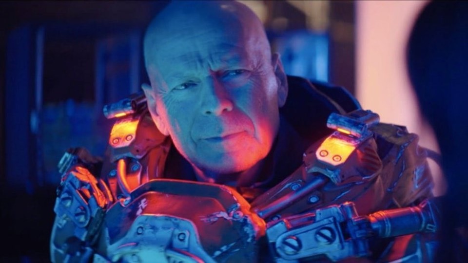 Bruce Willis'in yeni filmi Cosmic Sin'den ilk kare - 1