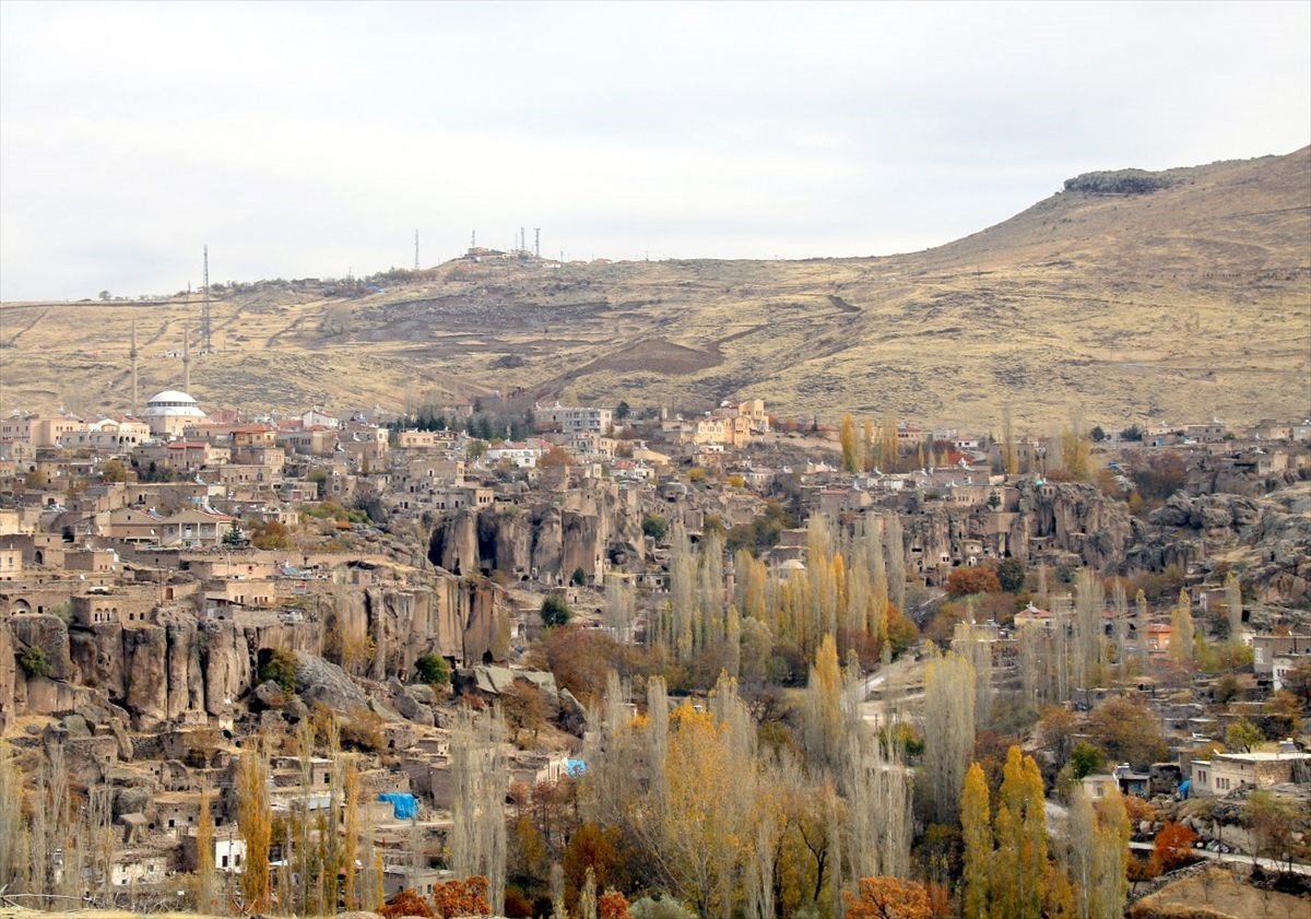 Aksaray'da Açık Hava Müzesini Andıran 'Manastır Vadisi' Ziyaretçilerini ...