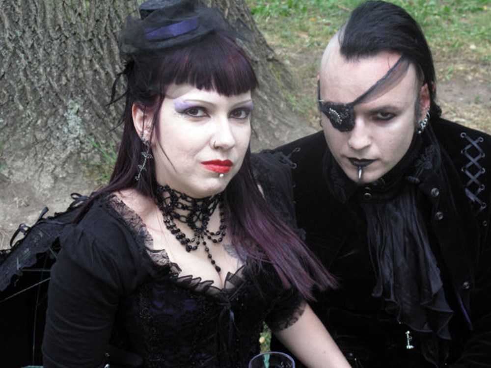 Pin by Candy Kaplan on different dark gothic and vampire pictures ☾ ♰ ️☽ Gothic o