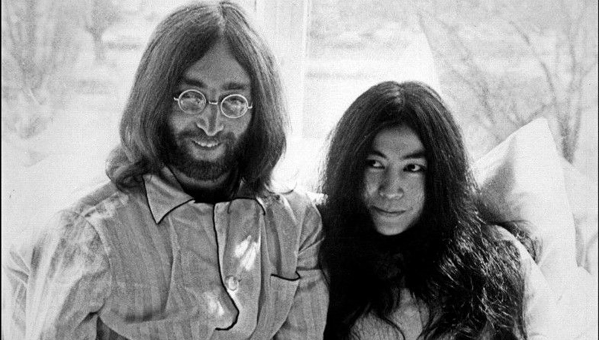 John Lennon'ın hiç duyulmamış şarkı kaydı açık artırmaya çıkarılıyor