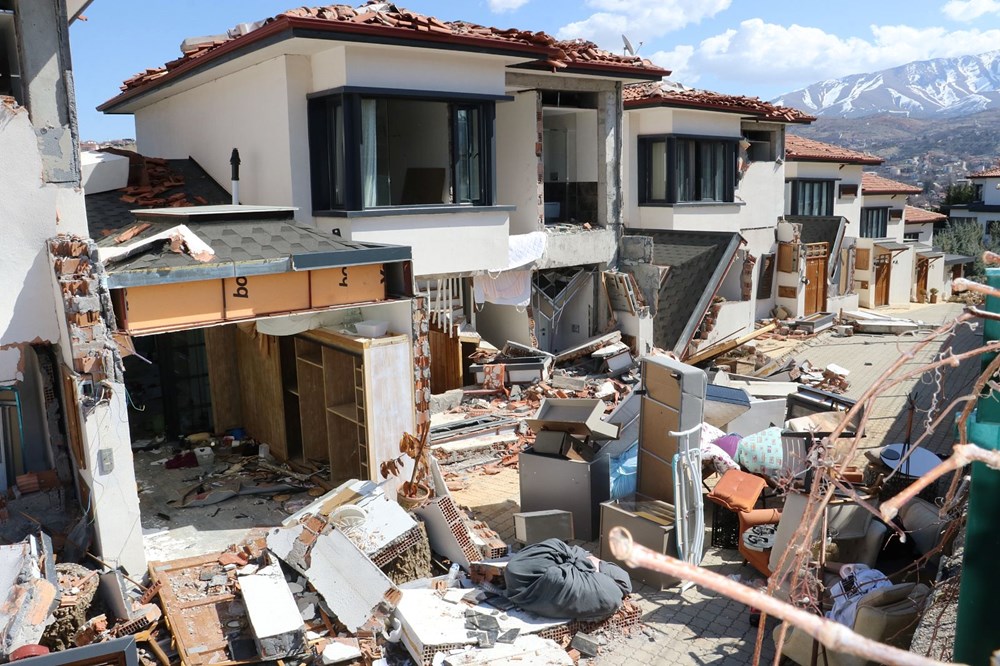 Milyonluk villalar depremde dağıldı - 2