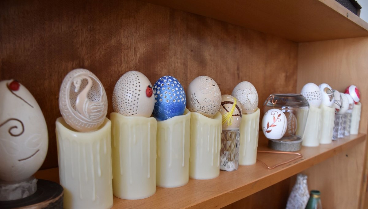 Yumurta kabuklarından süs eşyası yapıp satıyorlar