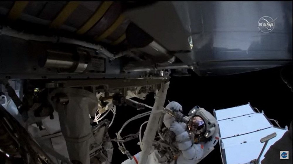 Astronotların 6 saatlik uzay yürüyüşü tamamlandı: Nefes kesen kareler - 6