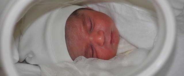 Çöp konteynerinde yeni doğmuş bebek NTV