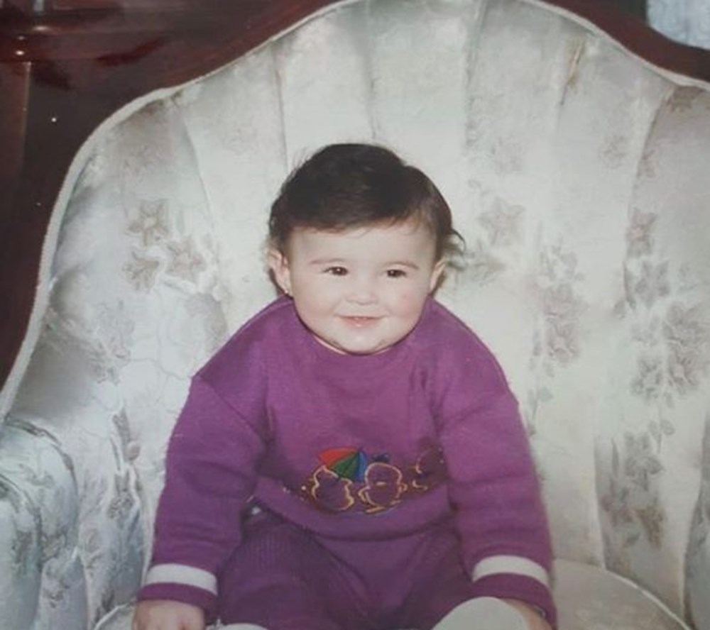 Su Burcu Yazgı Coşkun'dan nostaljik kare (Ünlülerin çocukluk ve gençlik halleri) - 393