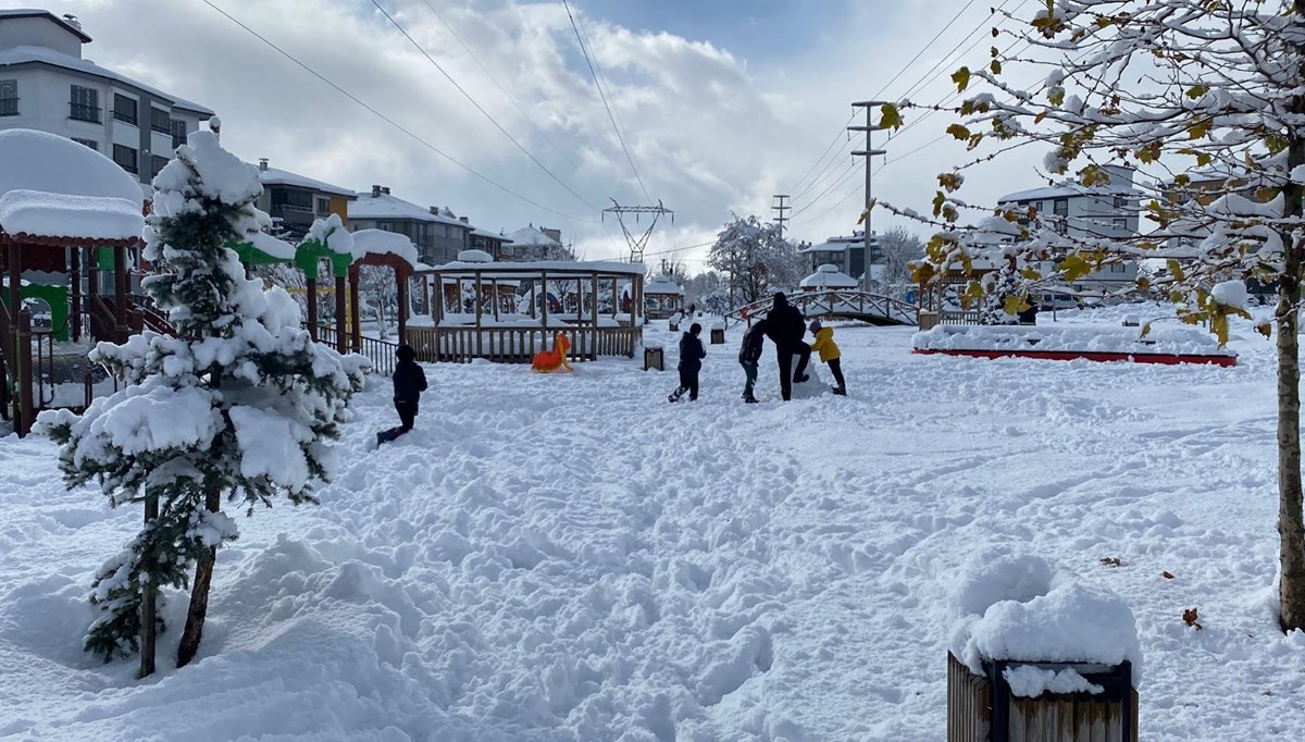 Bolu'da kar kalınlığı 30 santimetreye ulaştı